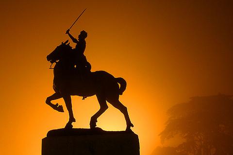 How do Statues of Men on Horses Tell How the Rider Died and What are the Various Depictions?