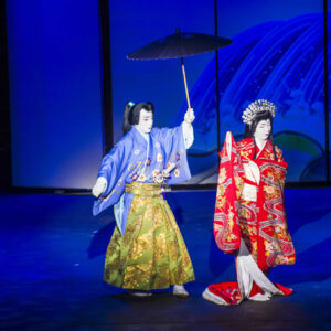 did men always perform both male and female roles in japanese kabuki theatre