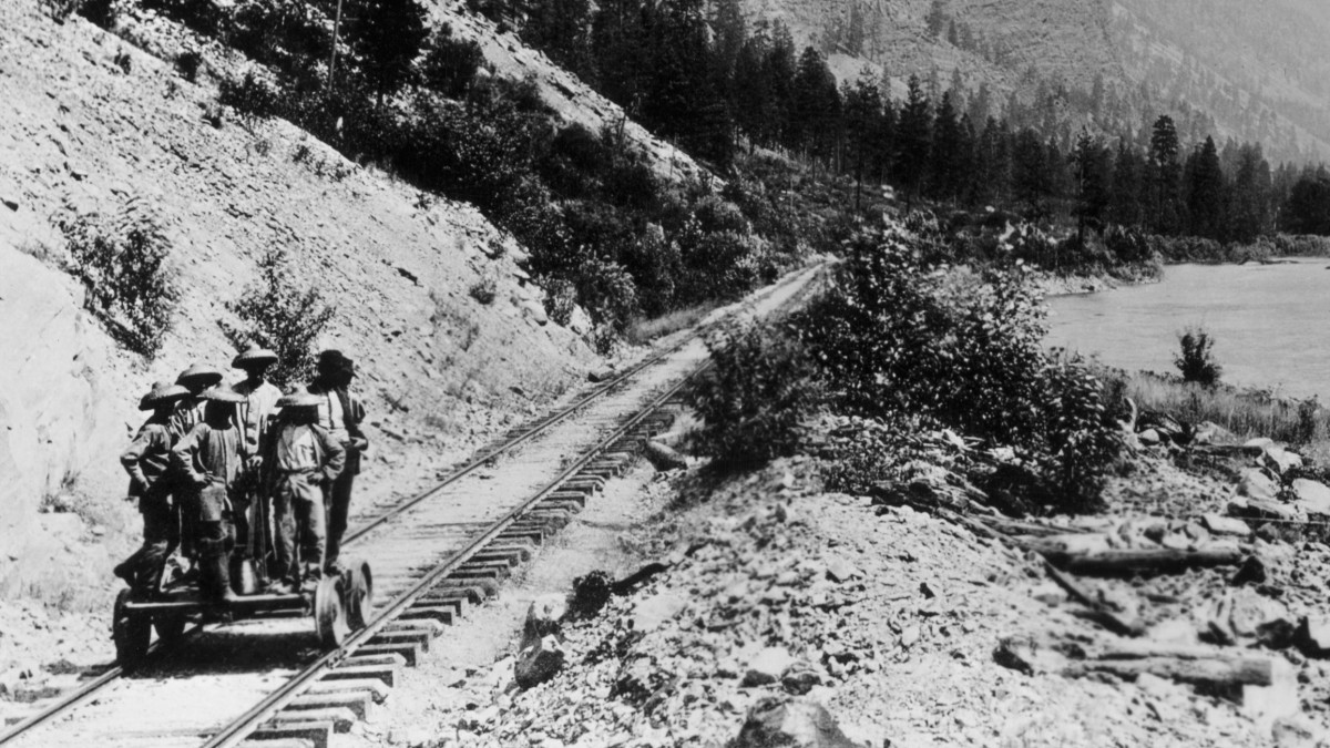 did slaves work on the u s transcontinental railroad when it was built in the 1860s