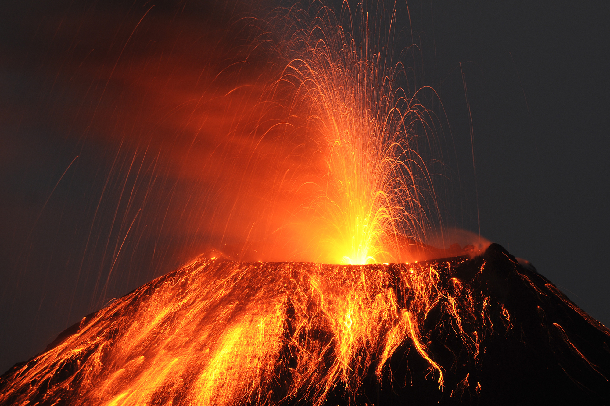 do all volcanos make noise when they erupt