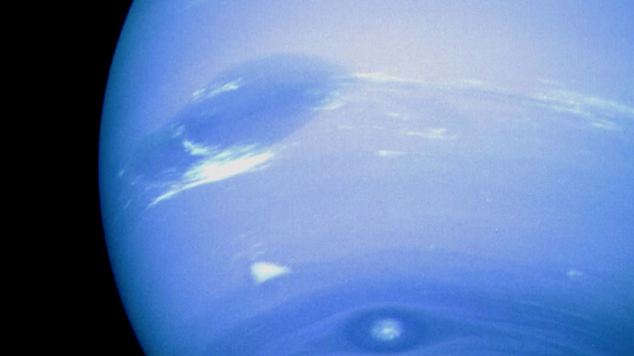 how cold is the planet neptune and why is neptune about the same temperature as uranus