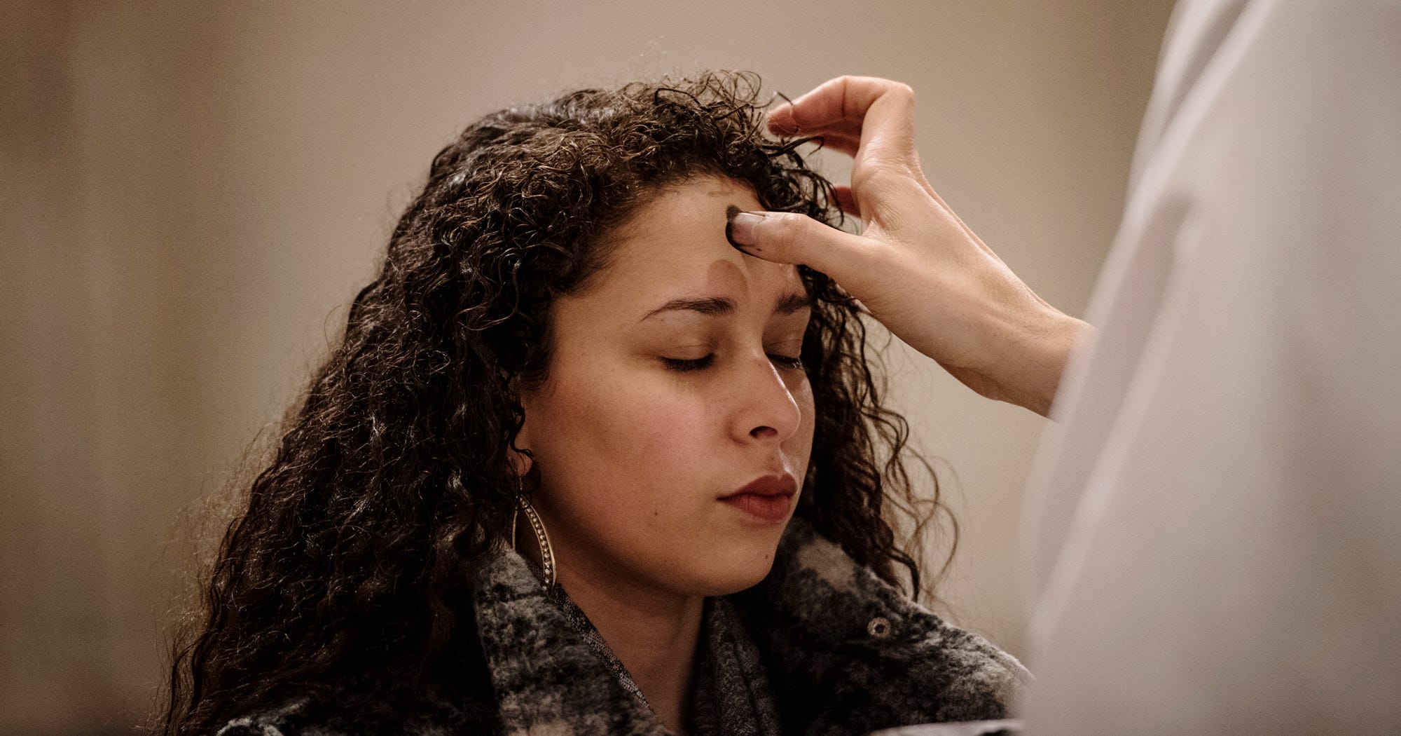 how did ash wednesday originate and why do catholics mark their foreheads with a cross made of ashes