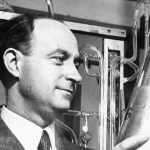 how did enrico fermi split the atom and how did fermi discover nuclear fission which produced energy