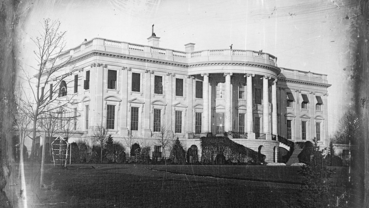how did the white house in washington dc get its name and where did the nickname originate