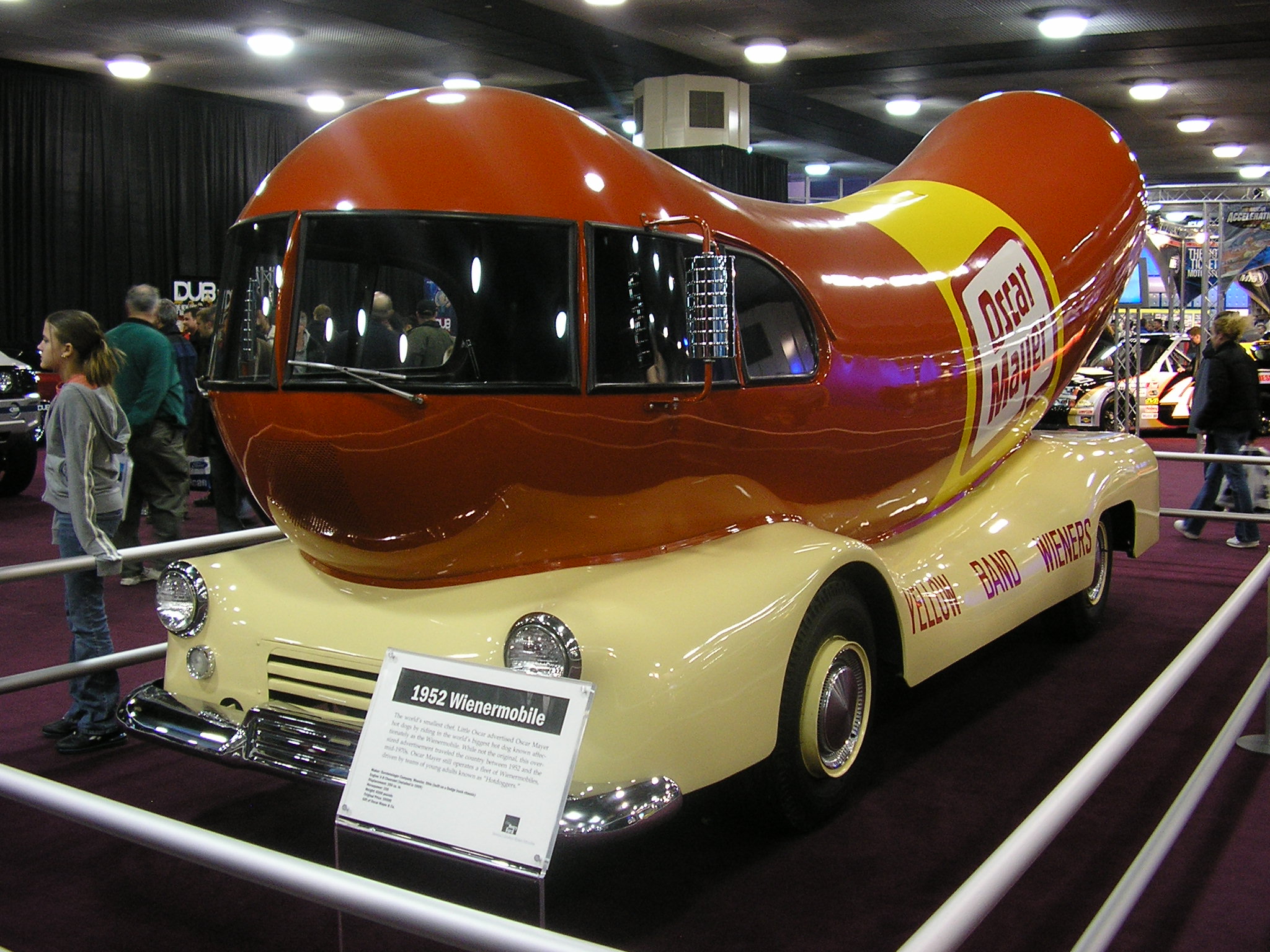 how do i apply to become a hotdogger and drive the oscar mayer wienermobile