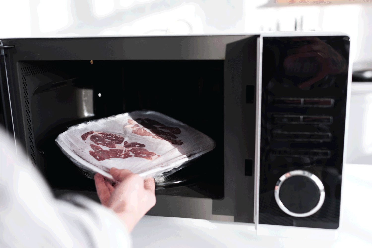 how do microwaves cook food from the inside out
