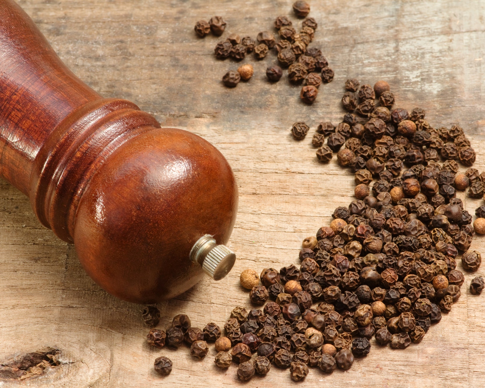 how does a salt grinder help to enhance the flavor of food