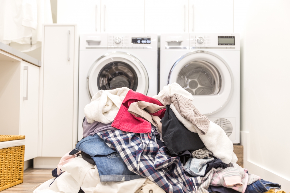 how does dirty hospital laundry increase the risk of disease transmission
