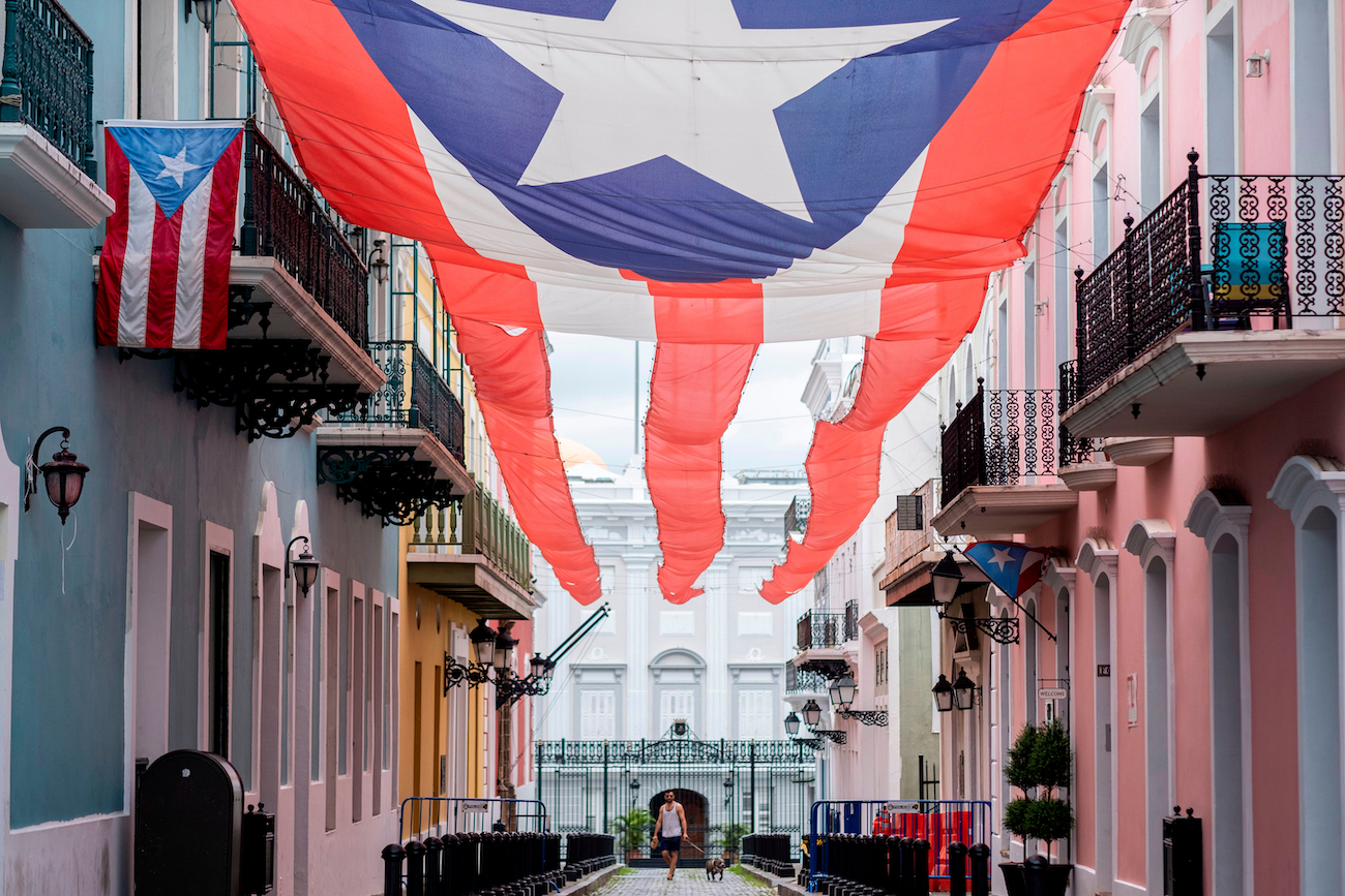 how far is puerto rico from the united states mainland