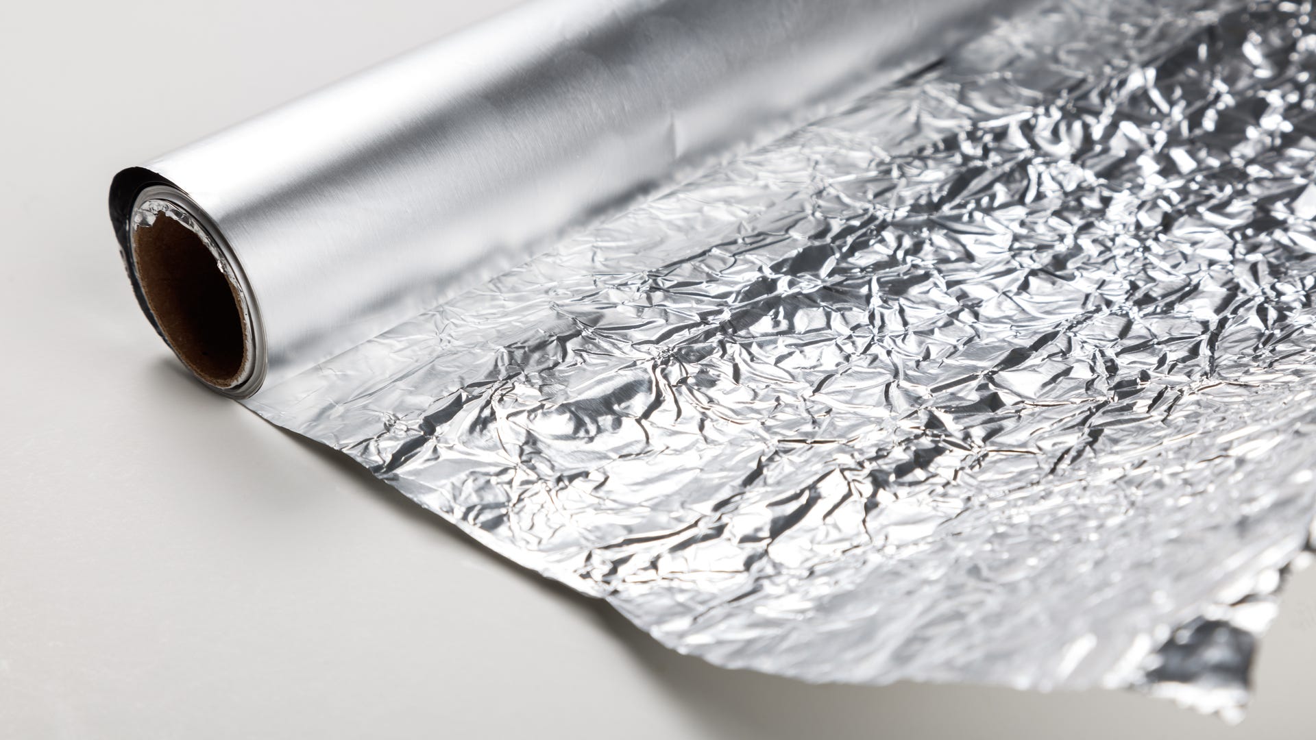 how is aluminum foil made and why is aluminum foil shiny on one side and dull on the other