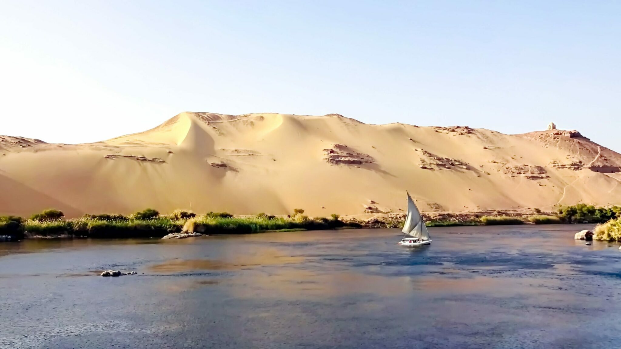how large is the aswan high dam on the nile river and why was the aswan dam in egypt built scaled