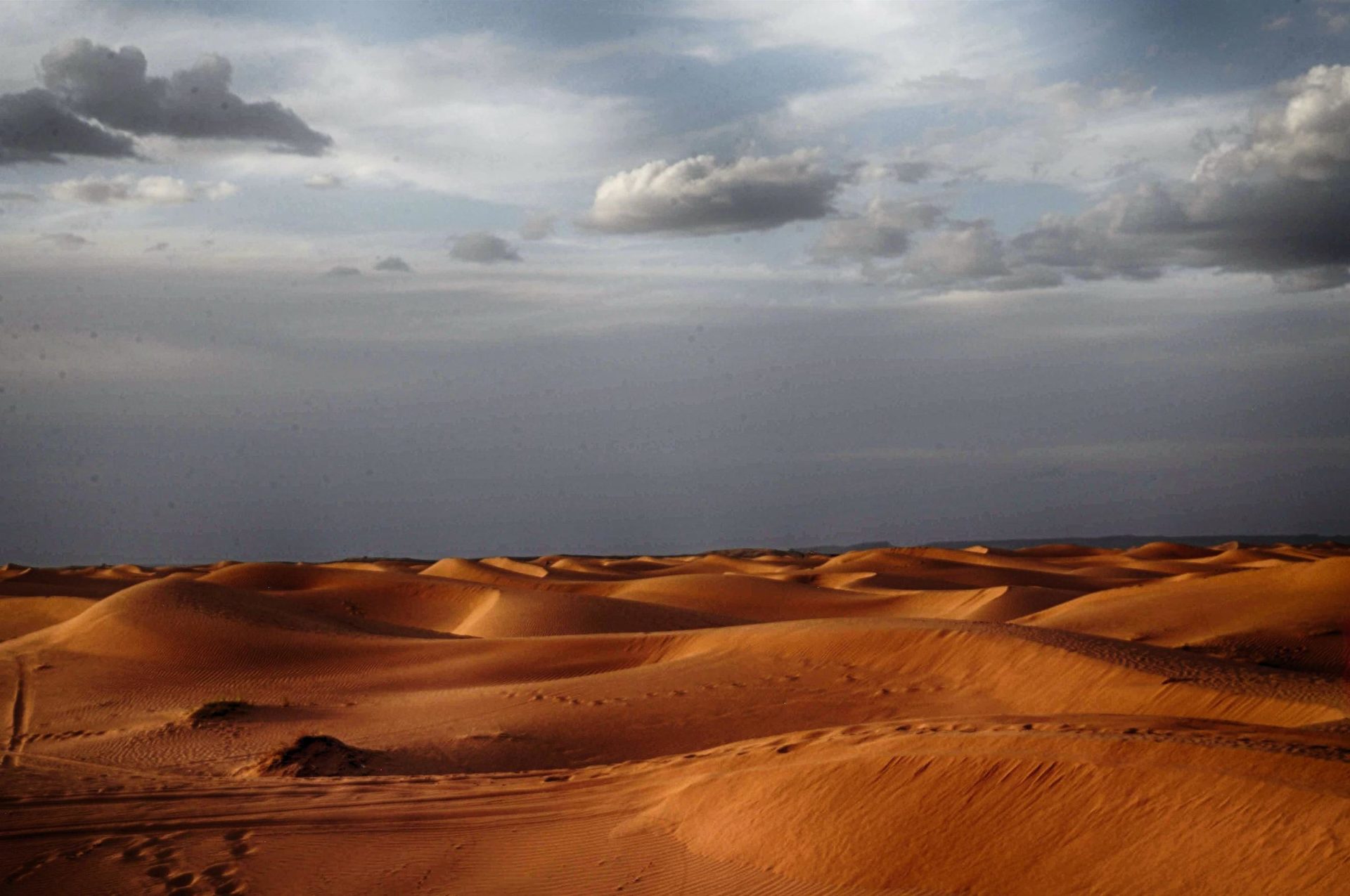 how large is the sahara desert and what does the name sahara mean in arabic language