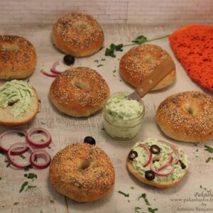 how many calories are in a plain sesame or poppy seed bagel