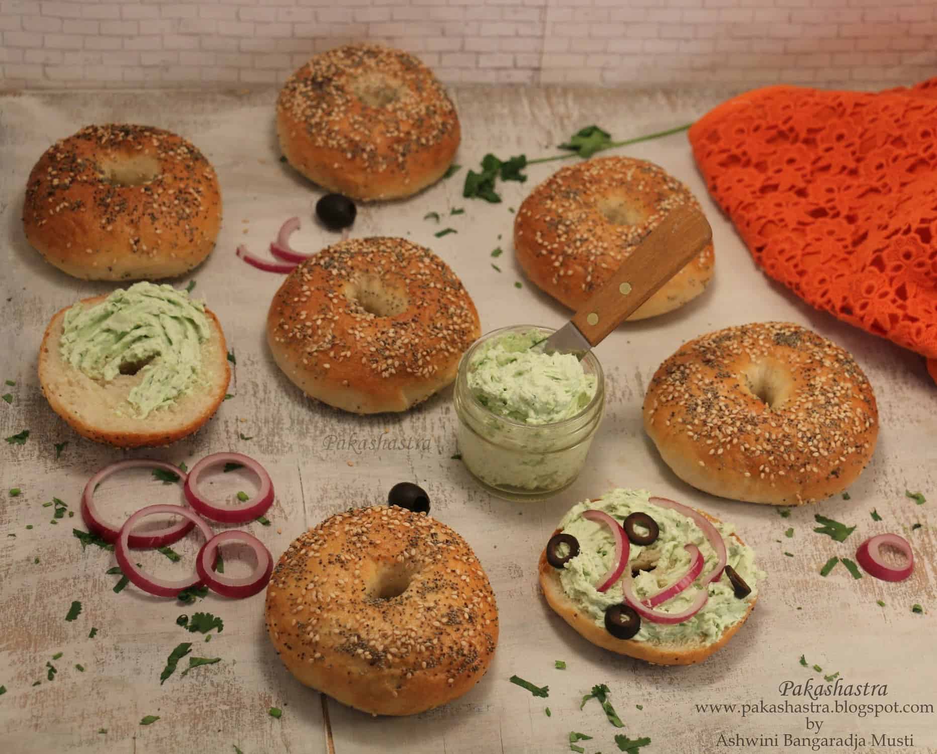 how many calories are in a plain sesame or poppy seed bagel