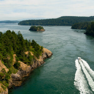 how many islands are there in puget sound in washington and who is puget sound named after