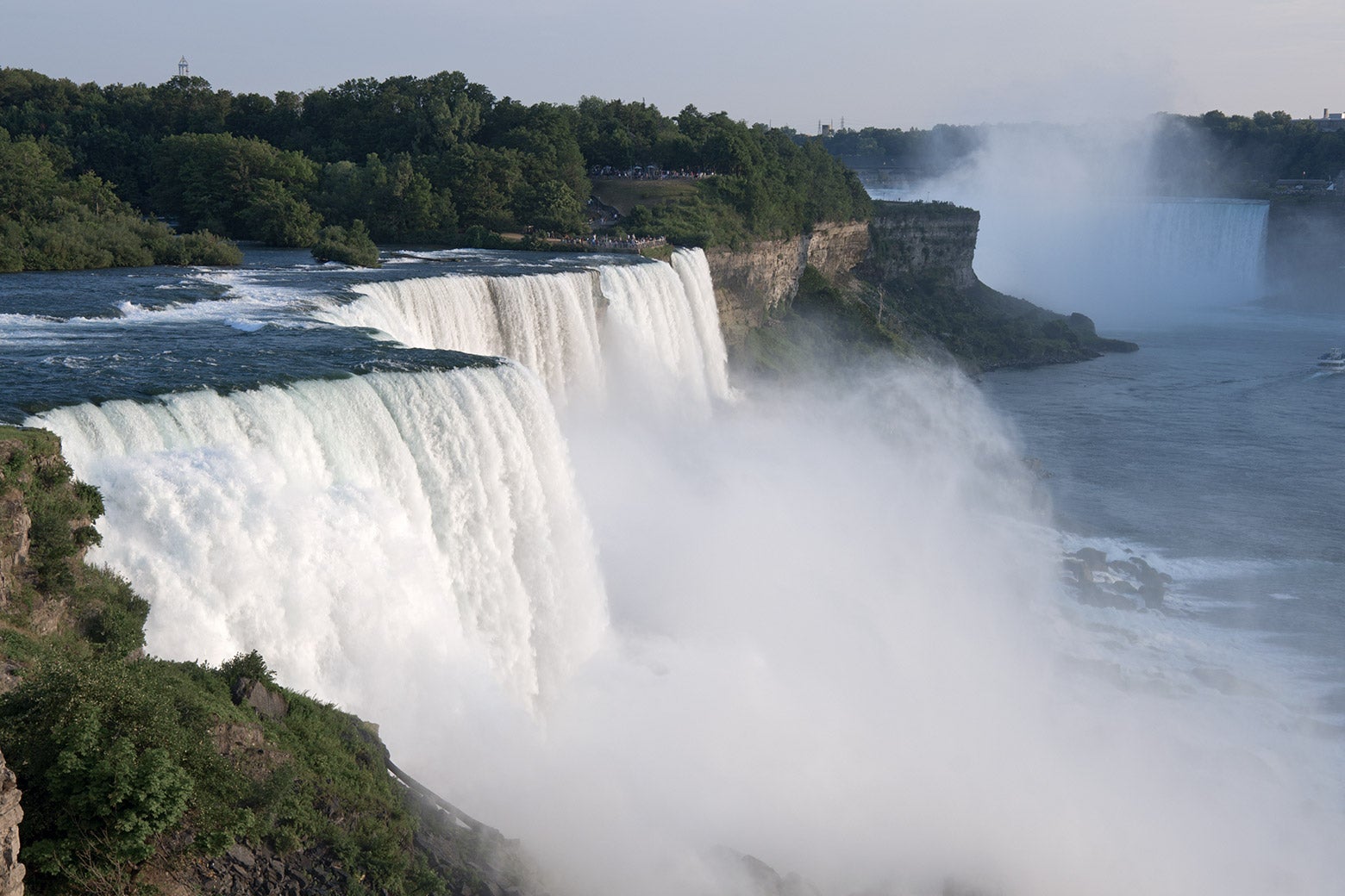 how was niagara falls formed and is niagara falls located in the united states or canada