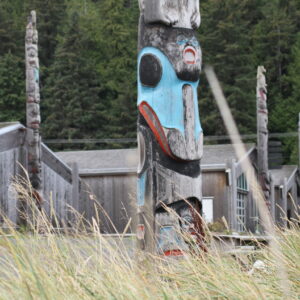 how were totem poles made and what types of animals were carved on a totem pole scaled