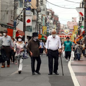 in which parts of the world do people live the longest and what is the life expectancy of people in japan