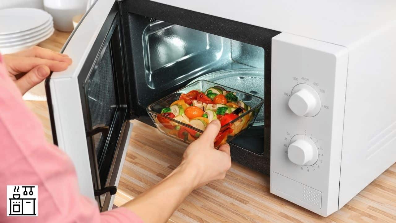 is it dangerous to heat water in a microwave oven