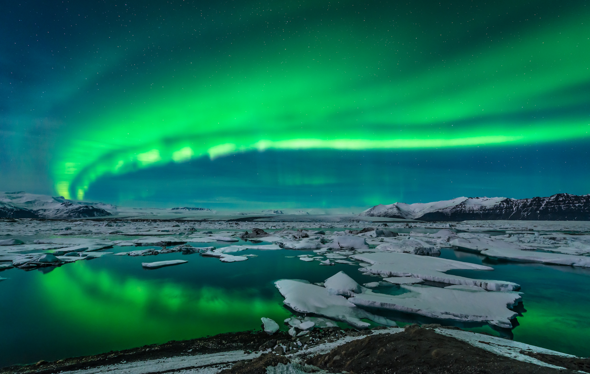 what are auroras what causes auroras and why do auroras appear above the arctic and antarctic