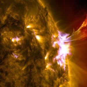 what are solar flares what causes solar flares and how do solar flares affect life on earth