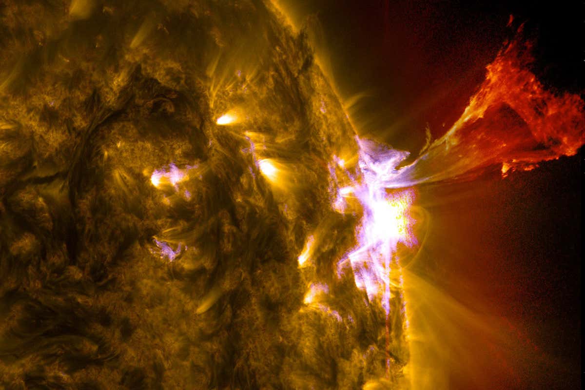what are solar flares what causes solar flares and how do solar flares affect life on earth