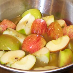 what causes fruit to turn brown when cut and how does lemon juice stop cut apples and pears from browning