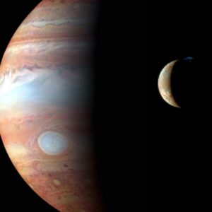 what color is the planet jupiter and what causes the different colors of the cloud bands on the planet jupiter