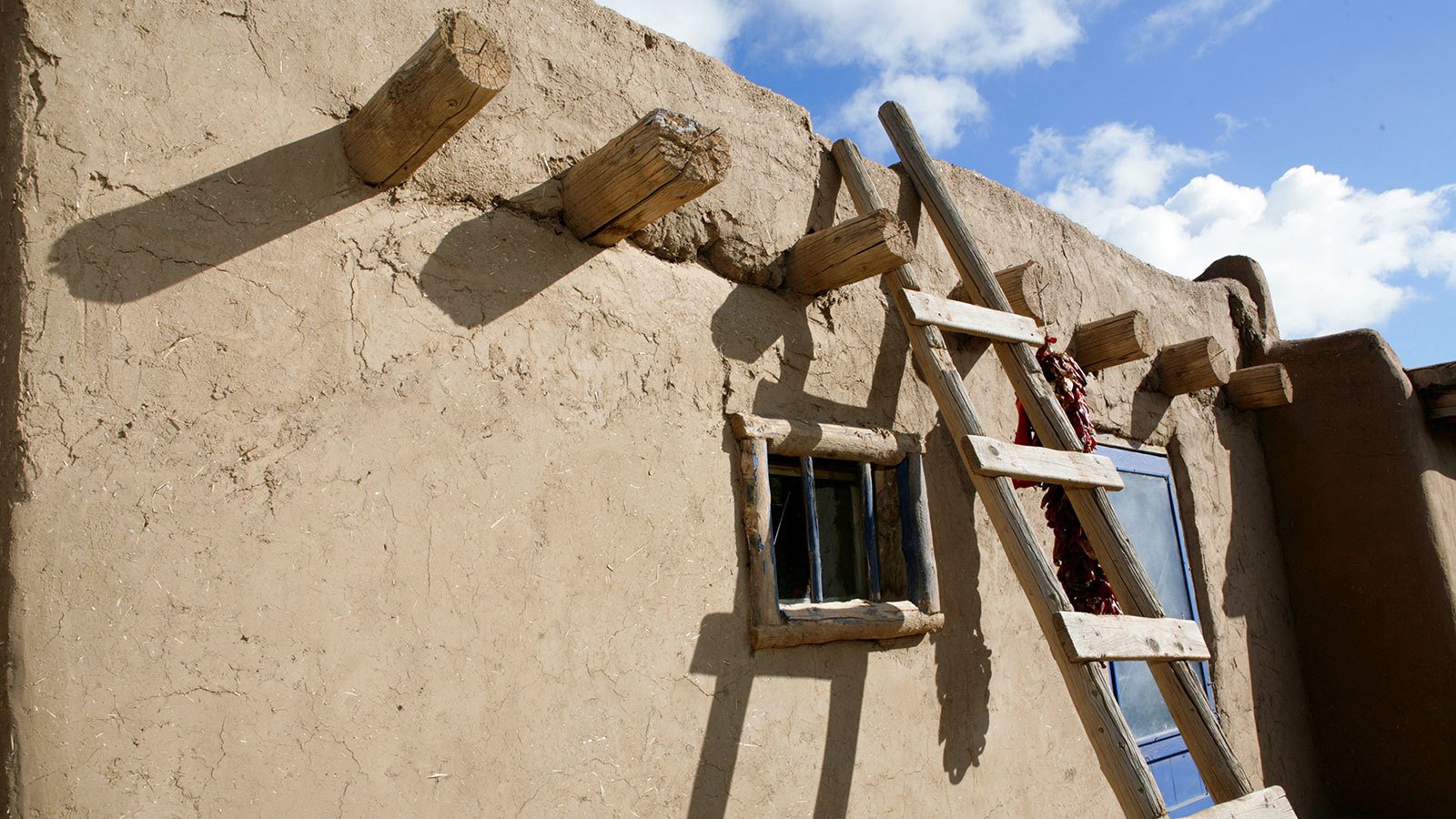 what is a pueblo and how are pueblos made