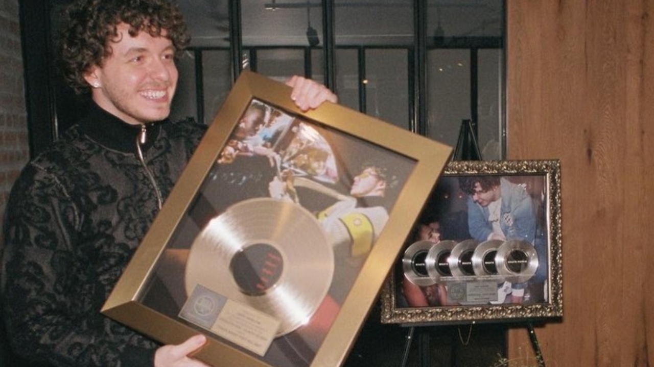 what is the difference between a gold and a platinum record and how many copies is a gold album