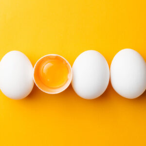 what is the difference in quality between brown chicken eggs and white chicken eggs and why