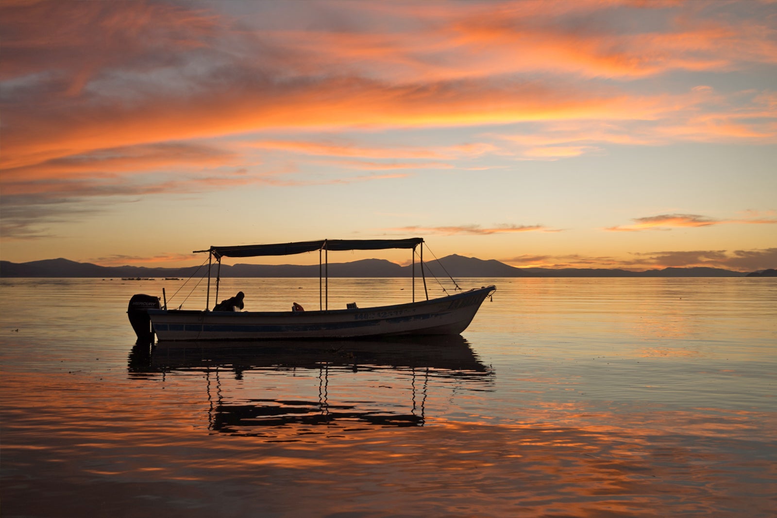 what is the largest freshwater lake in mexico and how big is lake chapala in the state of jalisco