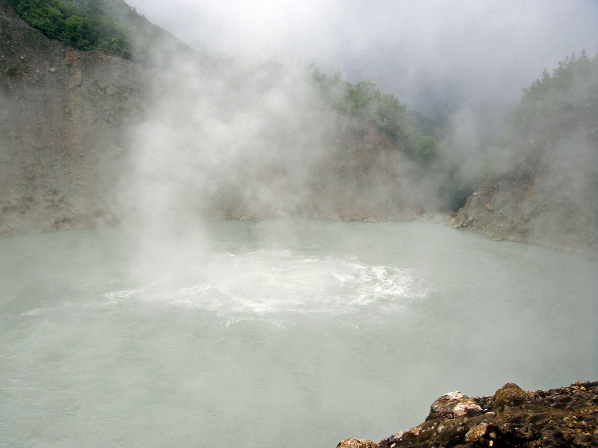 what makes boiling lake on the island of dominica boil and what is a fumarole