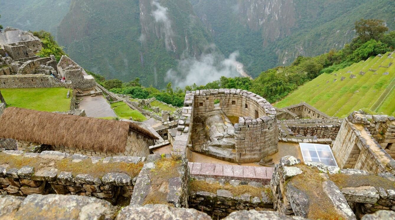 what makes the inca ruins at machu picchu in peru so unusual and when was machu picchu built