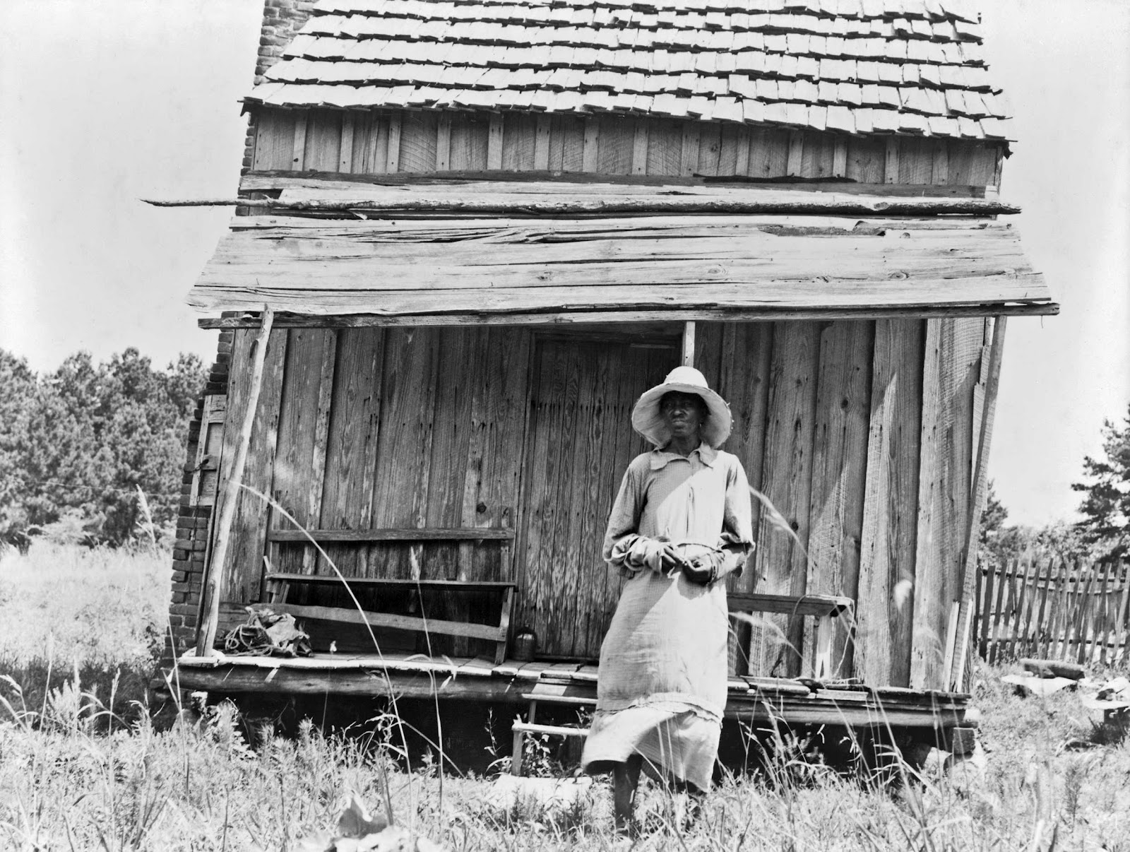 what was sharecropping and how did planters pay sharecroppers for their labor