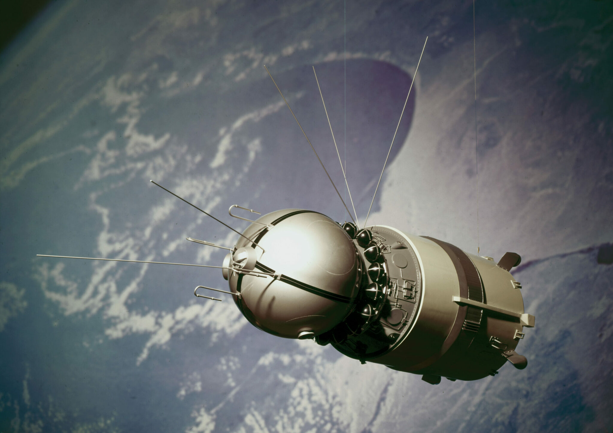 what was the first space station in the world and how long did the soviet salyut 1 spend in earth orbit scaled