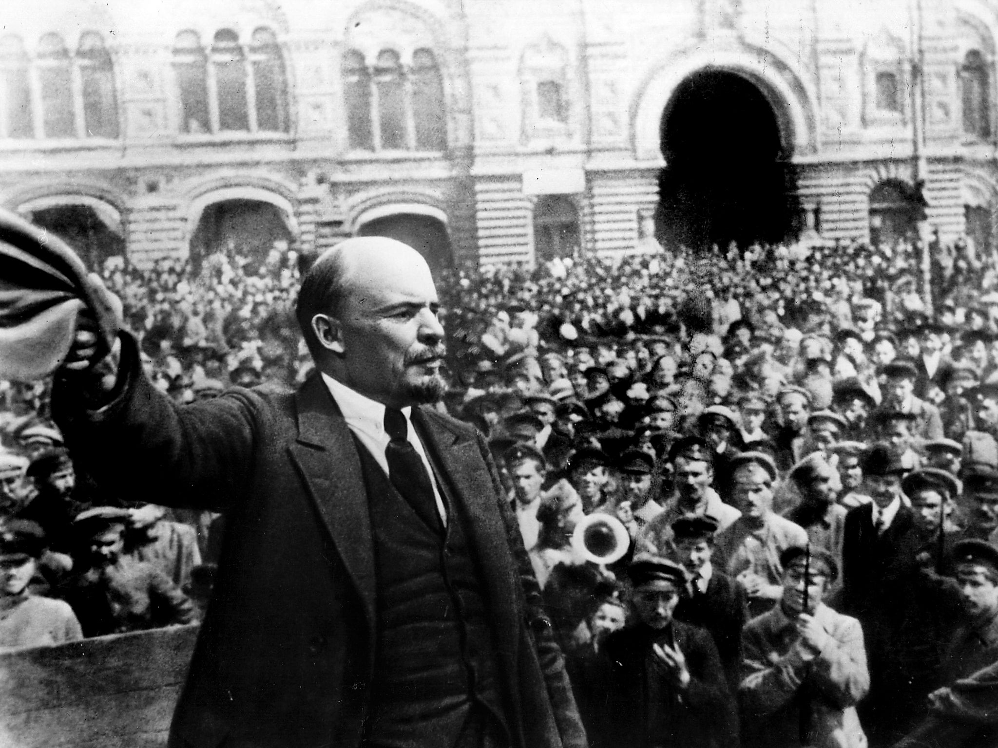 when did russias october revolution take place when lenin took over the government