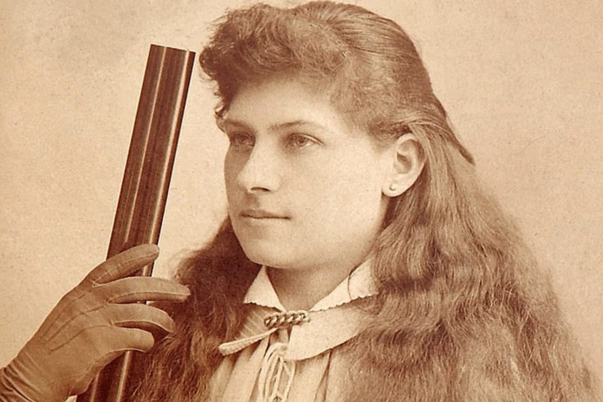 where did annie oakley come from and what does the phrase annie oakley mean