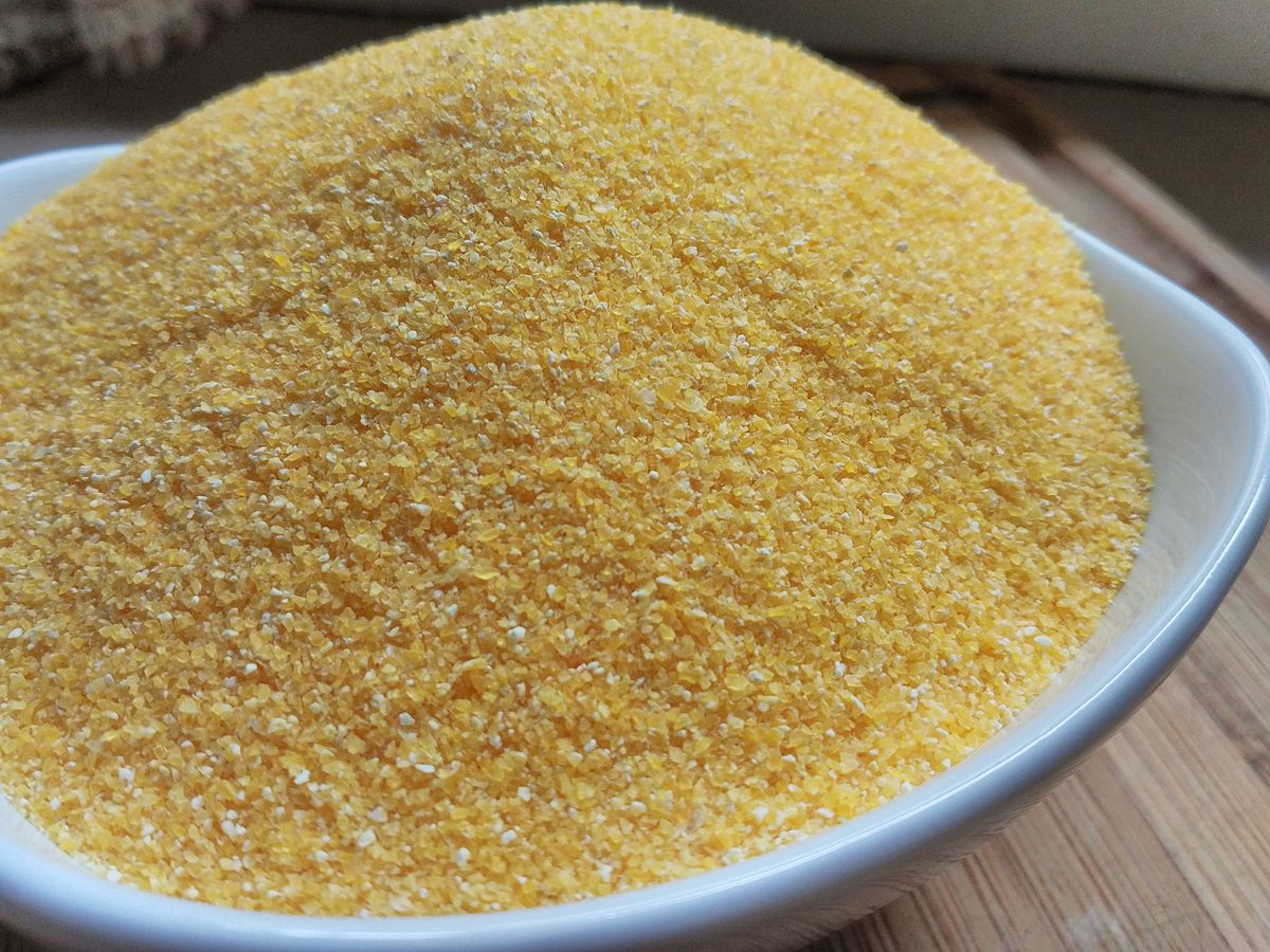 where does cornmeal come from and how many different types of corn flour are there