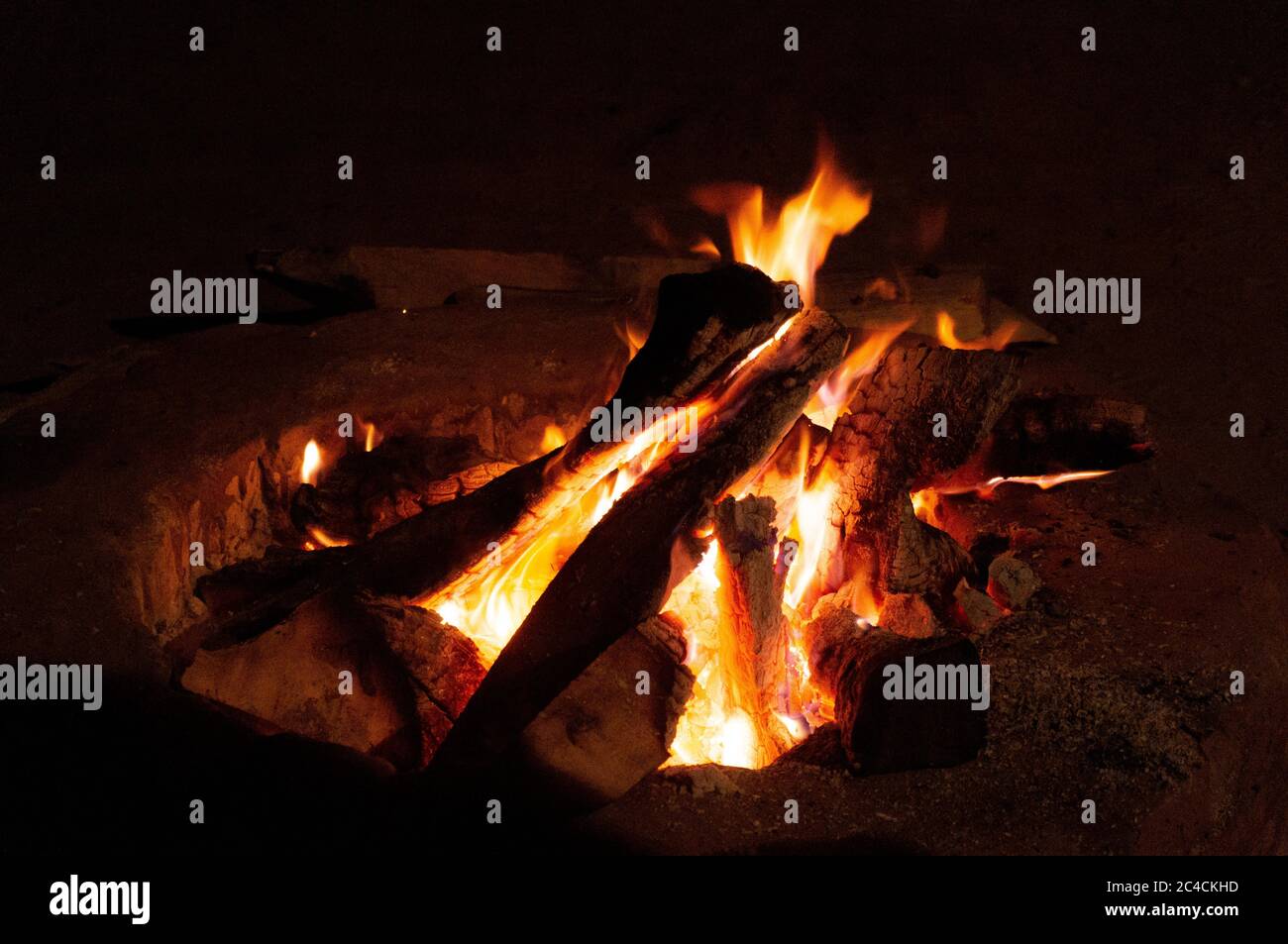 where does the word bonfire originate and what does bonfire mean