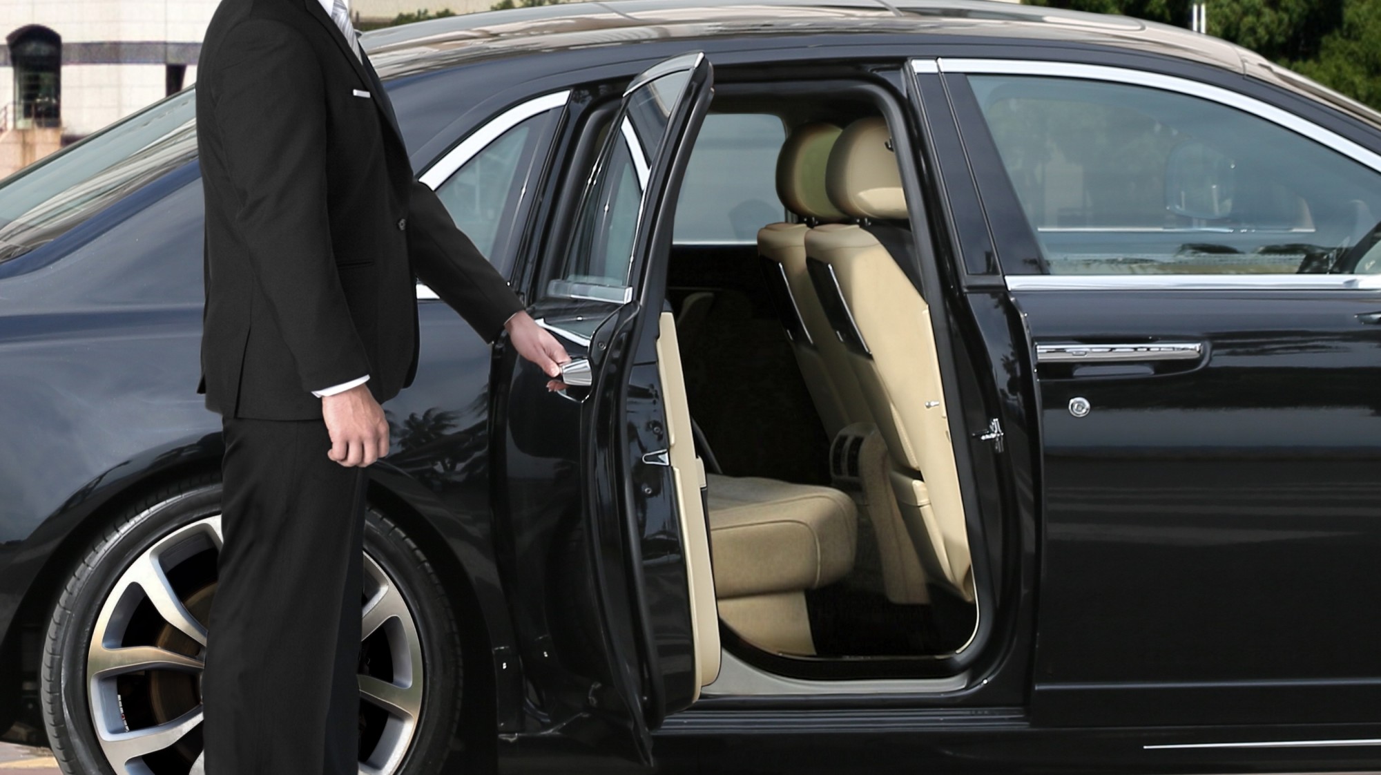 where does the word chauffeur come from and what does chauffeur mean