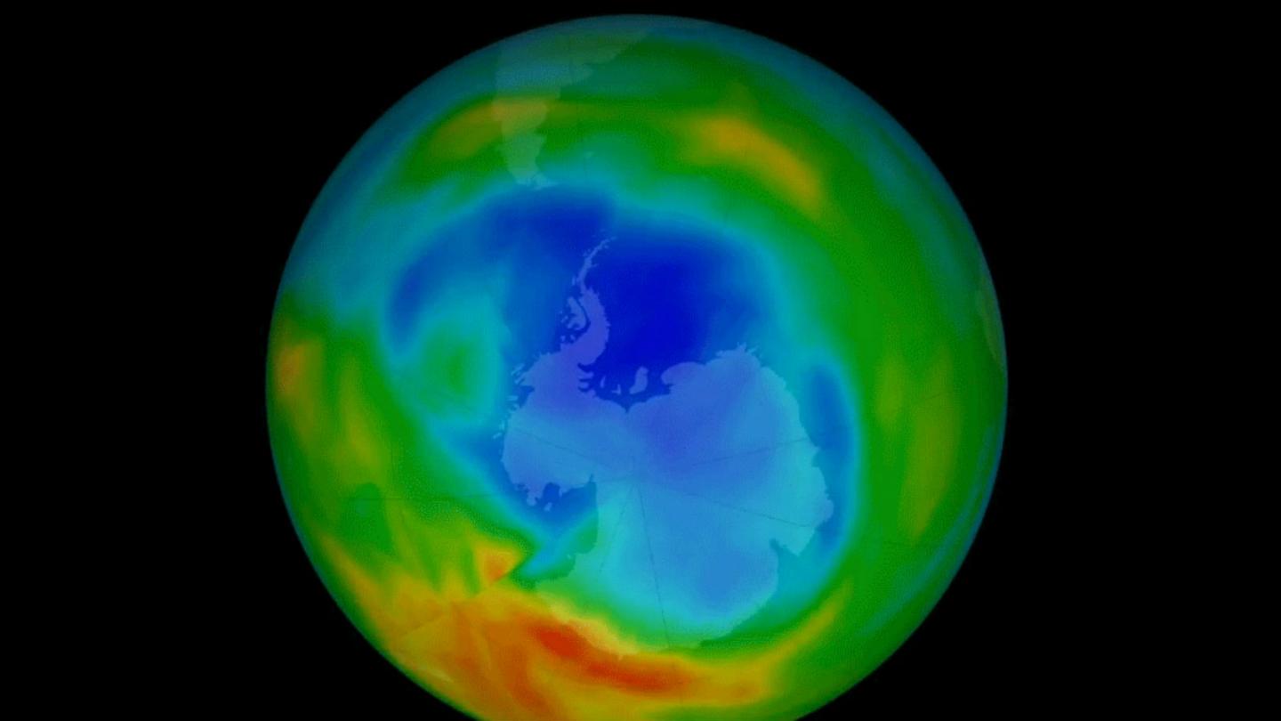 where is ozone layer located in the earths atmosphere and who first discovered the ozone layer