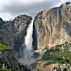 where is the highest waterfall in the united states and how tall is yosemite falls