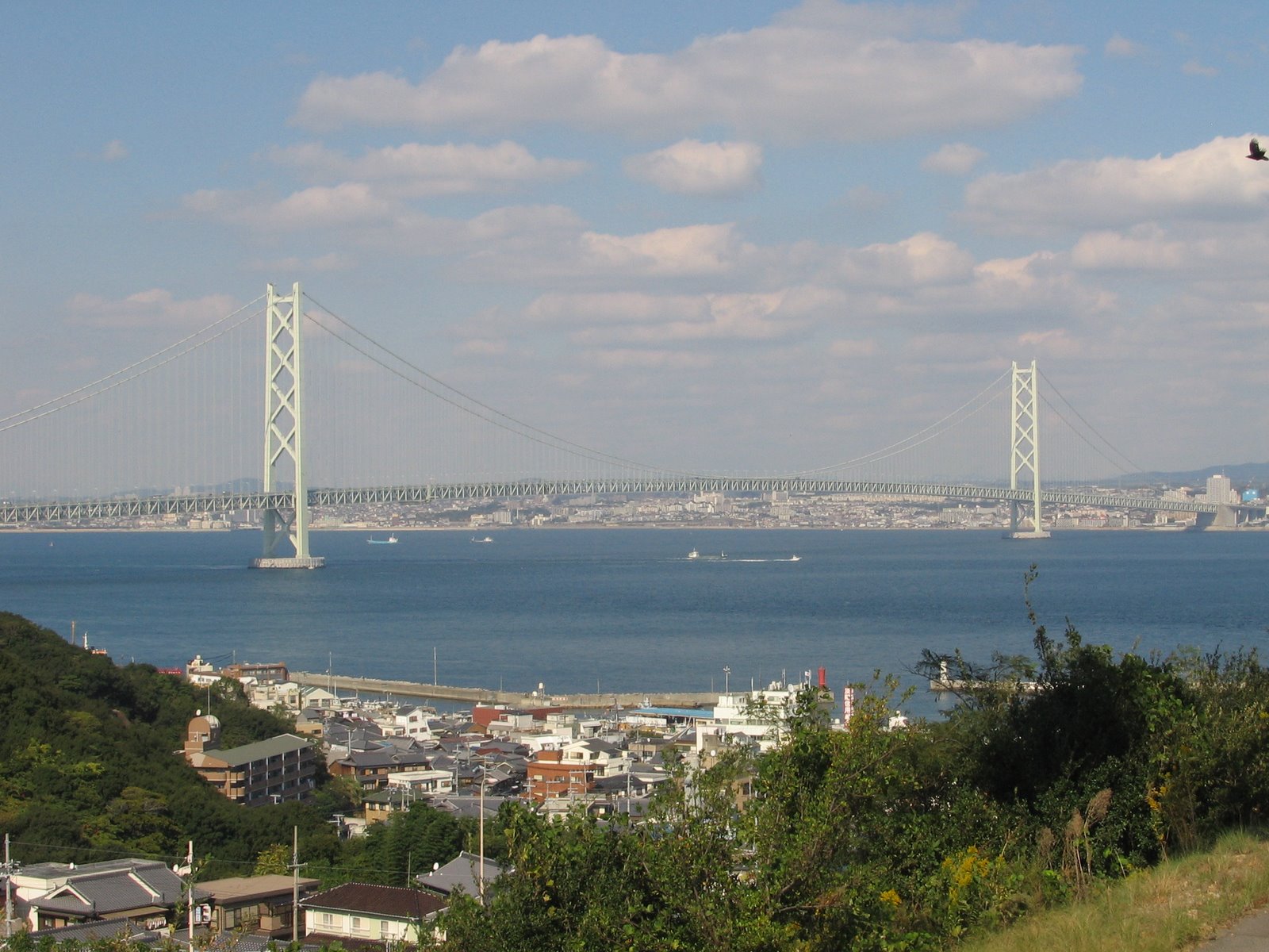 where is the longest suspension bridge in the world and how long is the akashi kaikyo bridge in japan