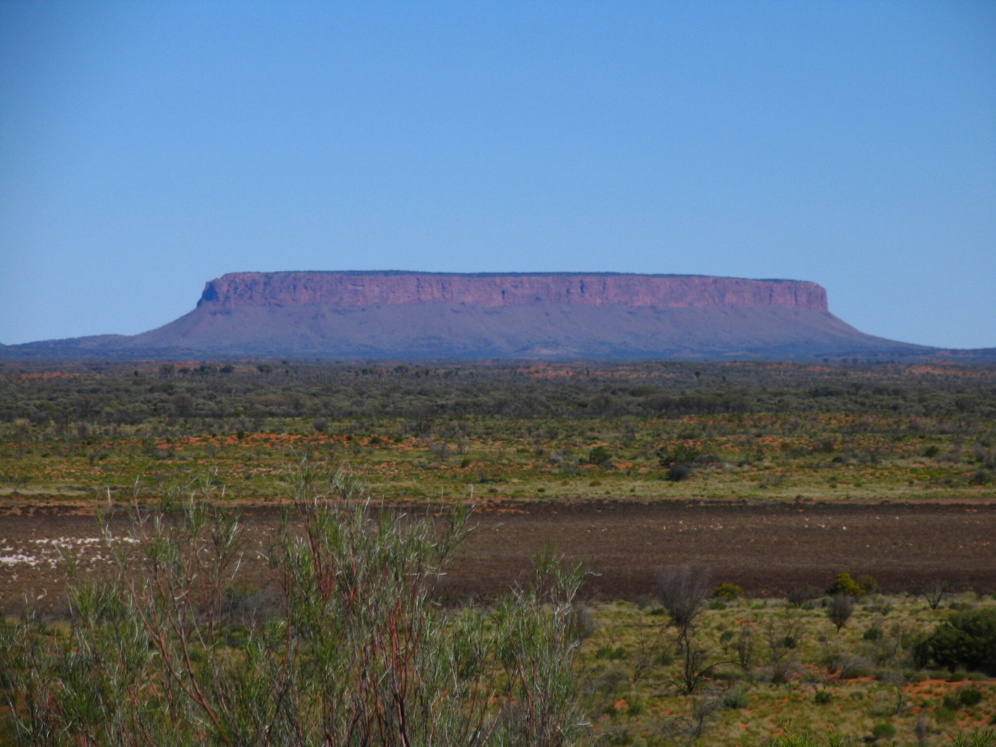 where is the outback located in australia and how was uluru or ayers rock in central australia created scaled
