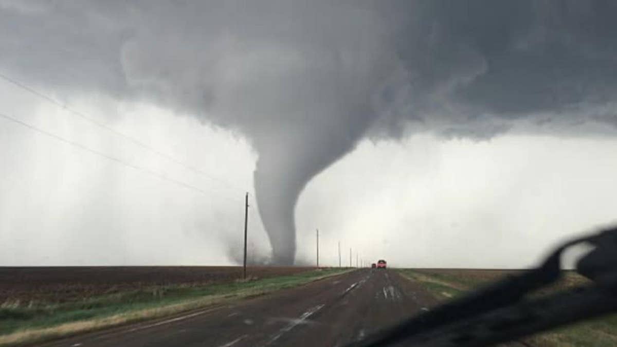 where is tornado alley located and why is the central united states known as tornado alley
