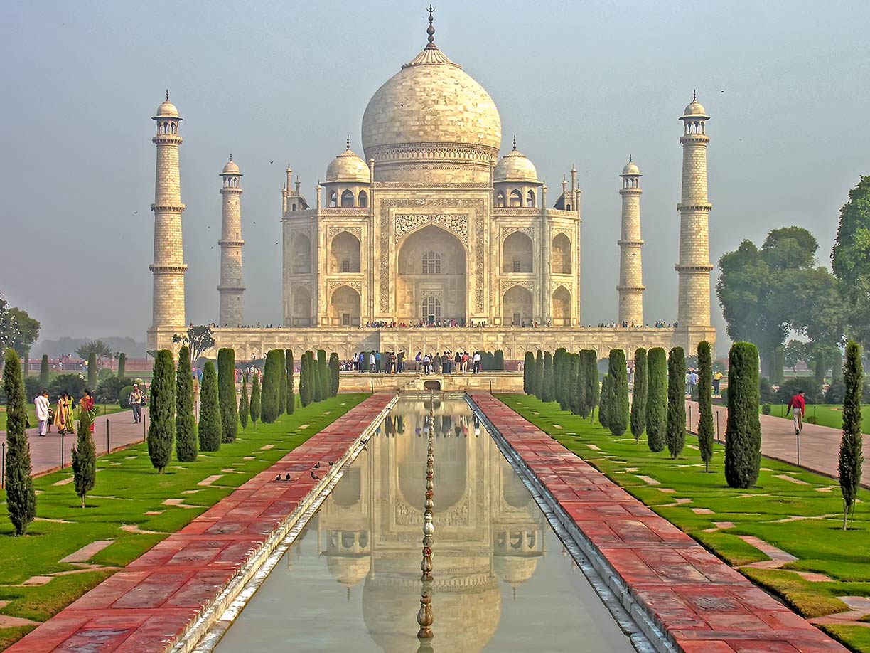 who built the taj mahal in india and who was the taj mahal built for