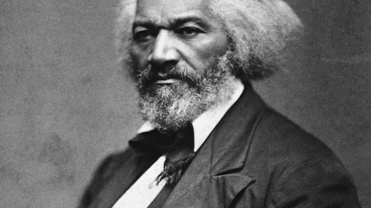 who was frederick douglass and how did frederick douglass contribute to the abolition of slavery in america