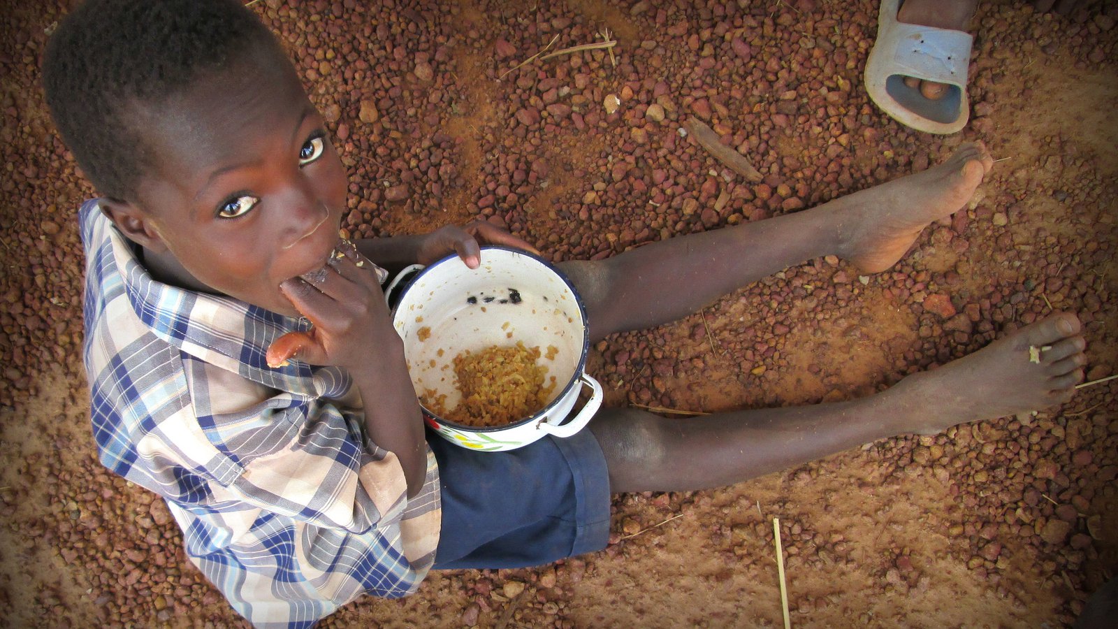why are other countries unable to send enough food to african countries during times of famine