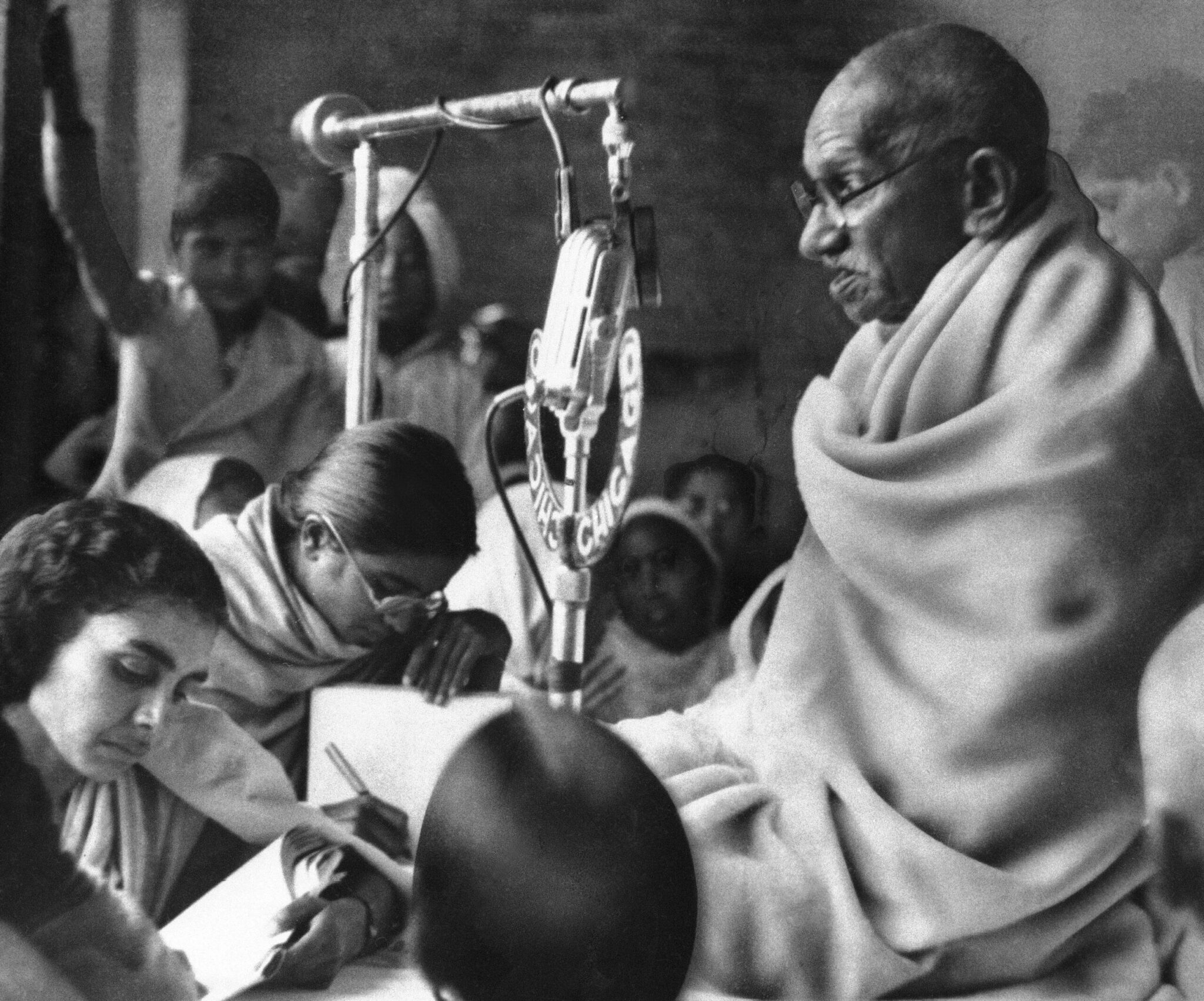 why did mohandas gandhi believe in nonviolent resistance and what does satyagraha mean scaled
